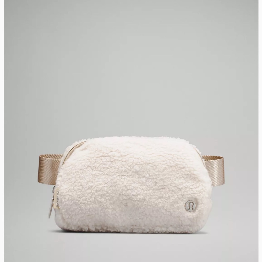 NWT LULULEMON Everywhere Fleece Belt Bag in Natural Ivory/Trench